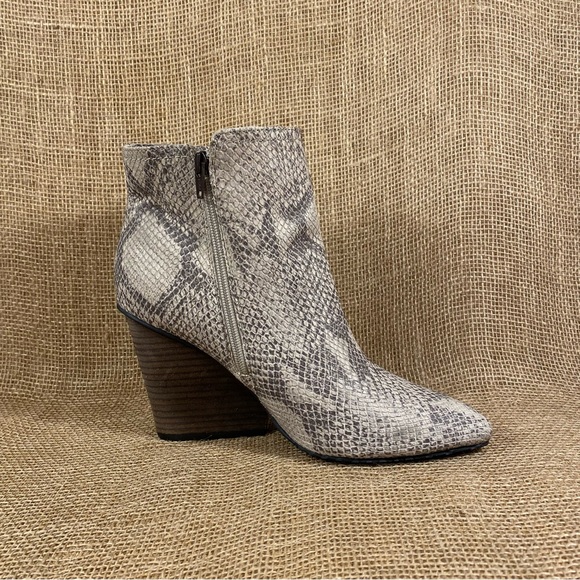 Boots Snake Boots Booties Isola Leather
Wedge Heels Fringes Zip Women Size 9.5 - Picture 3 of 11